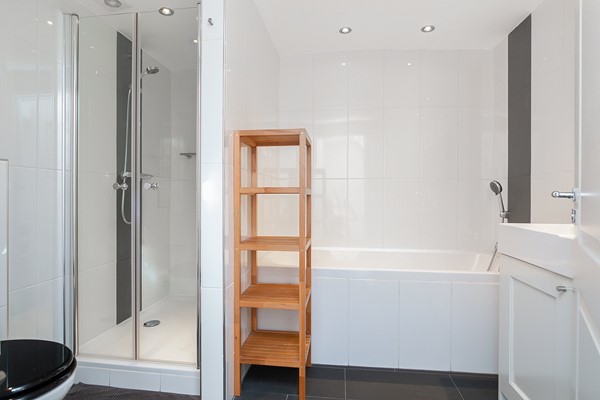 Medium property photo - Van Oldenbarneveldtstraat 98-3, 1052 KJ Amsterdam