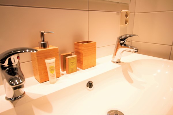 Medium property photo - Van Nijenrodeweg, 1082 HA Amsterdam