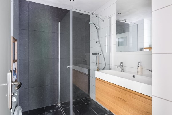 Medium property photo - Van Nijenrodeweg, 1082 HA Amsterdam