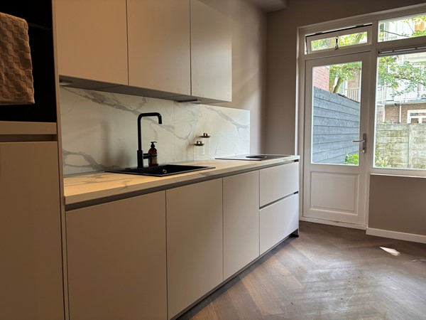 Medium property photo - Aalsmeerweg 20H, 1059 AJ Amsterdam