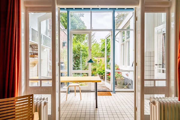 Medium property photo - Koningsplein 87, 2611 XG Delft
