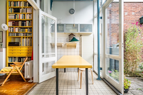 Medium property photo - Koningsplein 87, 2611 XG Delft