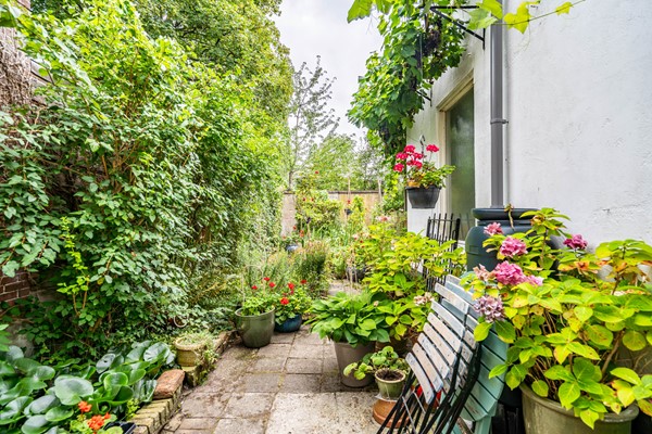 Medium property photo - Koningsplein 87, 2611 XG Delft