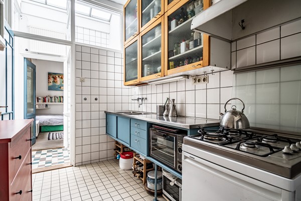 Medium property photo - Koningsplein 87, 2611 XG Delft