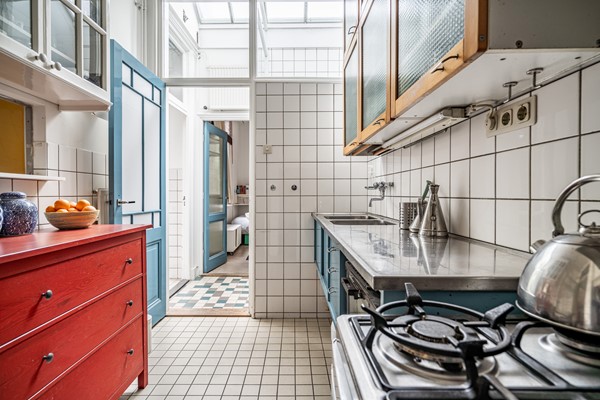 Medium property photo - Koningsplein 87, 2611 XG Delft