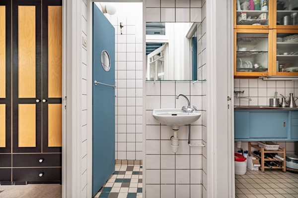 Medium property photo - Koningsplein 87, 2611 XG Delft