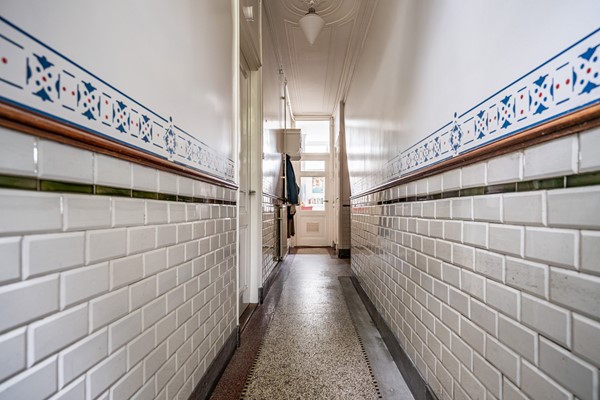Medium property photo - Koningsplein 87, 2611 XG Delft