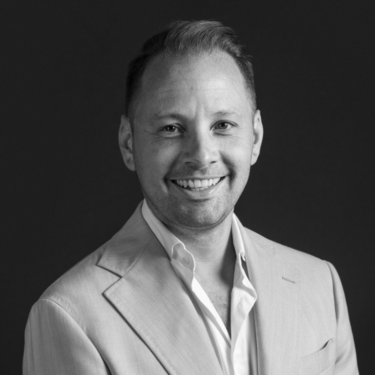 Dion Signer