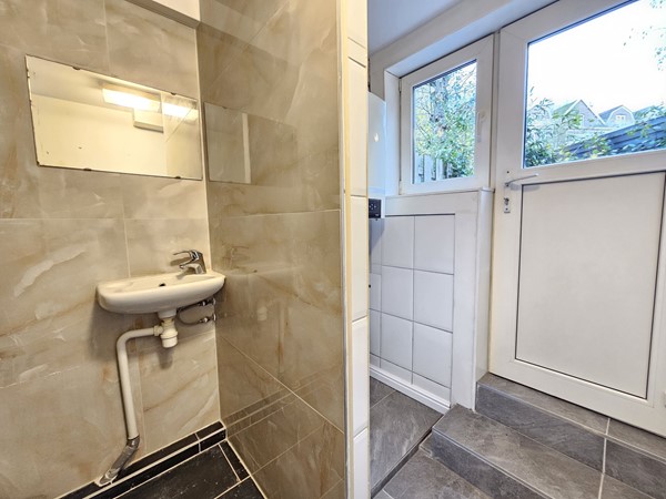 Medium property photo - Van Weelstraat 37A, 3022 ZB Rotterdam