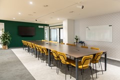 Meeting room - Green - 24p.jpg