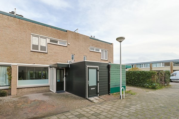 Instapklare royale gezinswoning met 5 slaapkamers, eigen parkeerplaats en garage