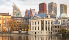 Mauritshuis Hofvijver.jpg