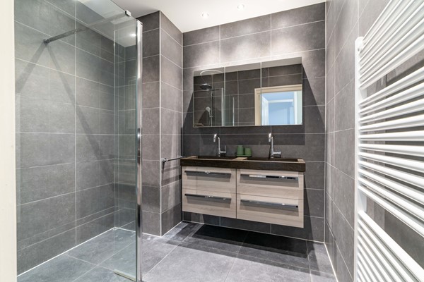 Medium property photo - Hendrik Zwaardecroonstraat 84, 2593 XT Den Haag