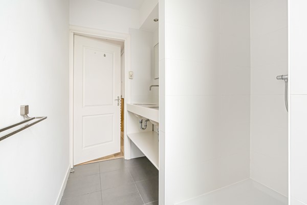 Medium property photo - Van Lansbergestraat 10, 2593 SE Den Haag