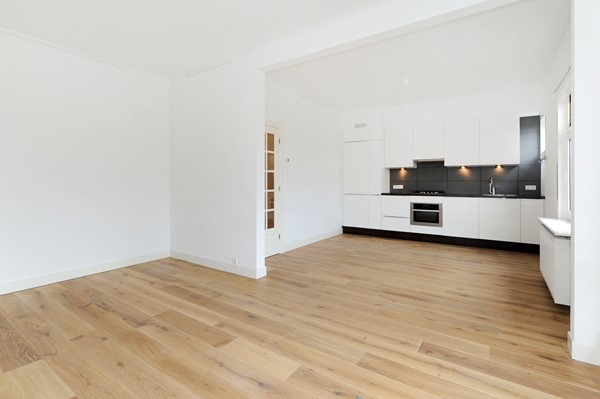 Medium property photo - Van Lansbergestraat 10, 2593 SE Den Haag