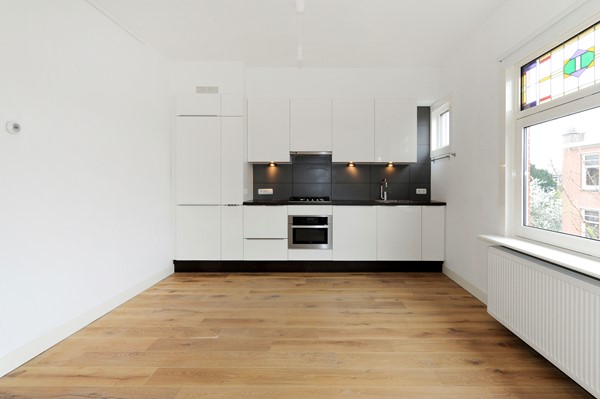Medium property photo - Van Lansbergestraat 10, 2593 SE Den Haag