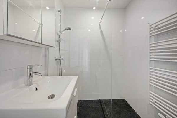 Medium property photo - Usselincxstraat 109, 2593 VJ Den Haag