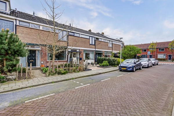 Sold subject to conditions: Prins Hendrikstraat 8, 3291 BT Strijen