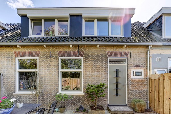Sold subject to conditions: Bevershoekstraat 83, 3295 AE 's-Gravendeel