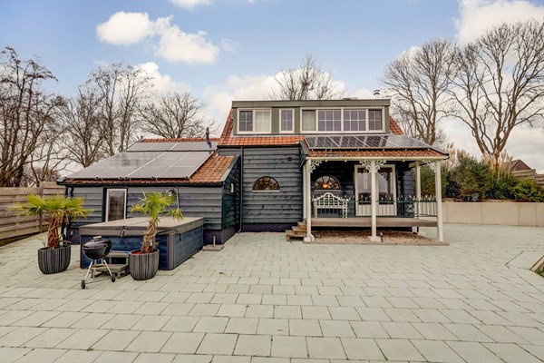 For sale: Middelsluissedijk OZ 82, 3281 LE Numansdorp