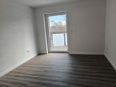 Zimmer mit Balkon.jpg
