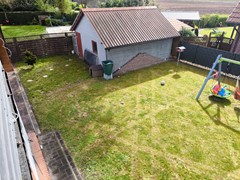 Garten mit Geräteschuppen.jpg