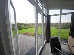 openslaande deuren naar terras en tuin.jpeg