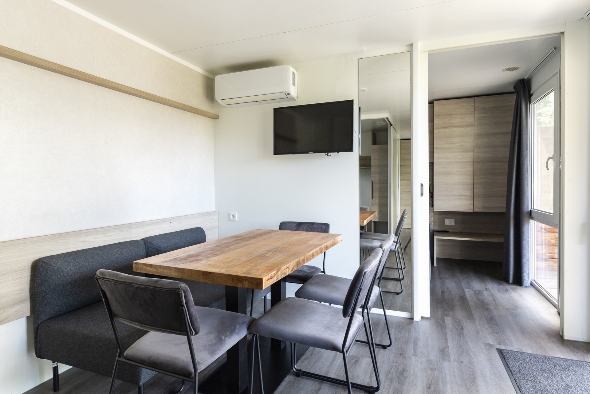 Sfeervolle 6-persoons vakantiewoning type Cosy Unique op EuroParcs Zuiderzee foto 5