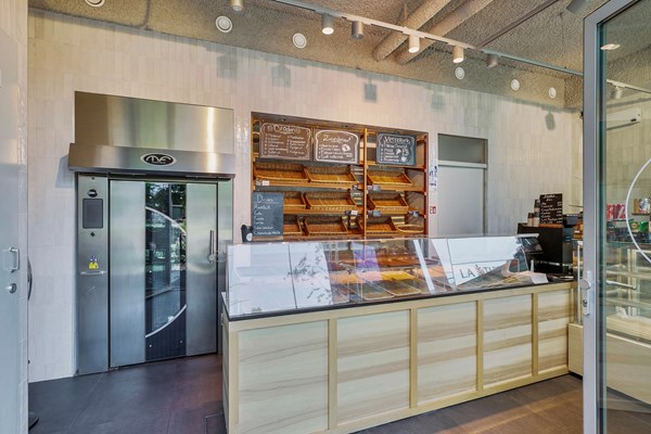Te huur: Compleet vernieuwde bakkerij met voorbereidingskeuken op een goede locatie in Amsterdam-West (€85.000)
