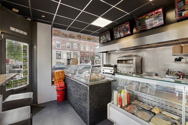 Te huur: Drukke hoeklocatie aan de rand van centrum/Jordaan met een 
een horeca 4 bestemming (€ 115.000,-)
