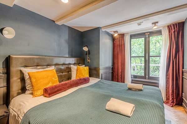 Te huur:  Stijlvol en compleet Boutique Hotel op een top centrumlocatie aan het Rembrandtplein (€ Prijs op aanvraag).