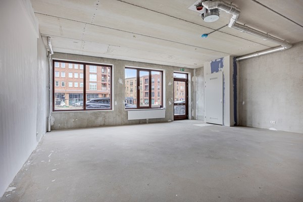 Te huur: Casco commerciële ruimte (70 m²) op centrale locatie in Almere Poort
