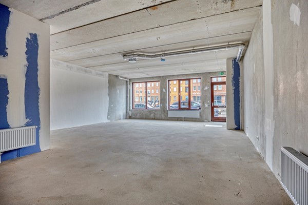 Te huur: Casco commerciële ruimte (70 m²) op centrale locatie in Almere Poort