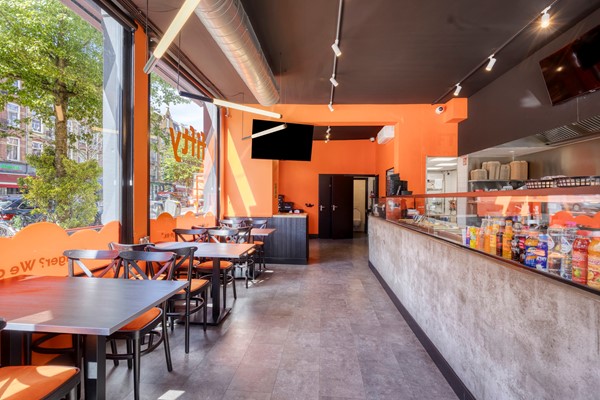 Te huur: Unieke hoeklocatie met dubbel terras aan de Javastraat in Amsterdam-Oost (Prijs op aanvraag)