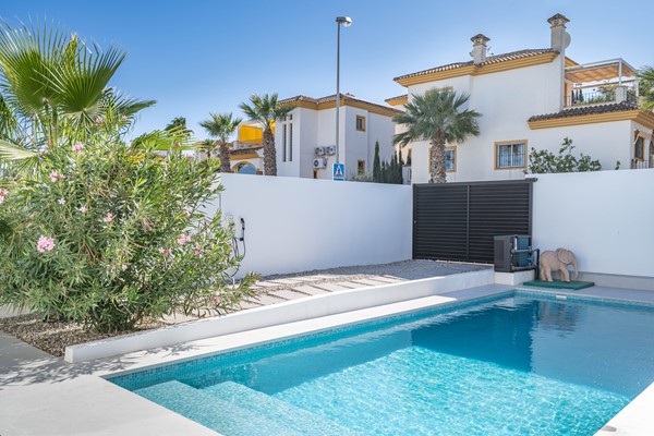 Medium property photo - Avenida del Recorral, 03170 Rojales