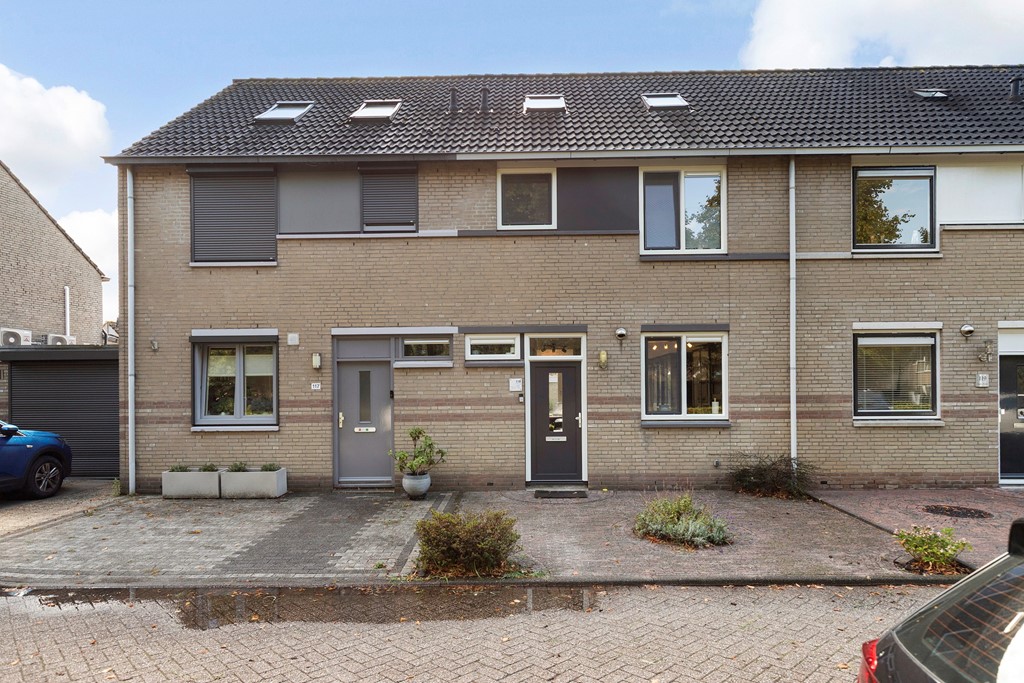 View of Kunstenaarshoeve 118 7326 WC Apeldoorn € 399.000,- k.k.