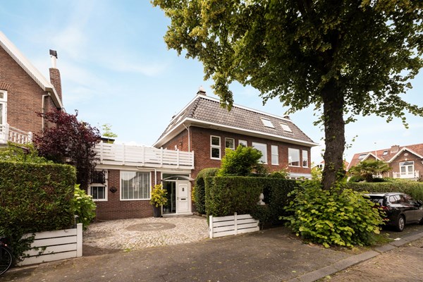 For sale: Zoekt u een van de grootste huizen van Beverwijk?