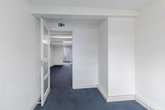 Haringvliet 92A trap links foto's-14.jpg