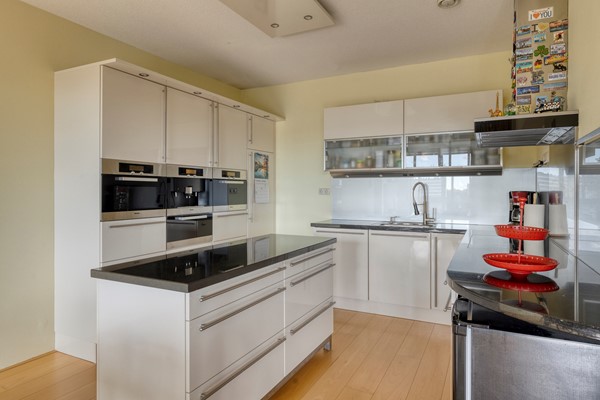 Medium property photo - Oeverpad 515, 1068 PM Amsterdam