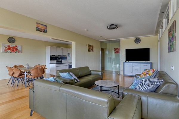 Medium property photo - Oeverpad 515, 1068 PM Amsterdam