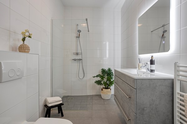 Medium property photo - Mary van der Sluisstraat 428, 1095 ME Amsterdam