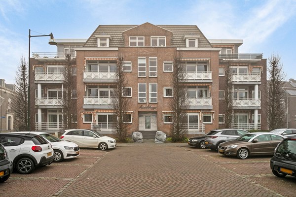 Under offer: Raadhuisplein 10, 4671 DA Dinteloord