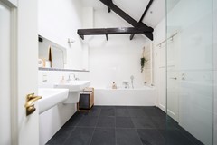 badkamer boven 1.jpg