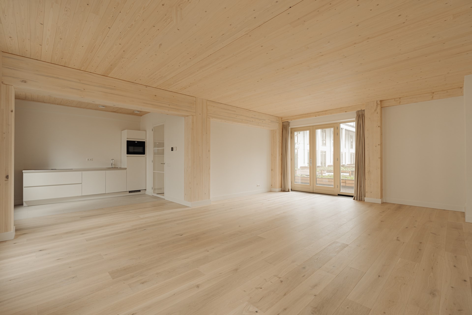 Appartement te huur: Joan Muyskenweg 21B9, Amsterdam