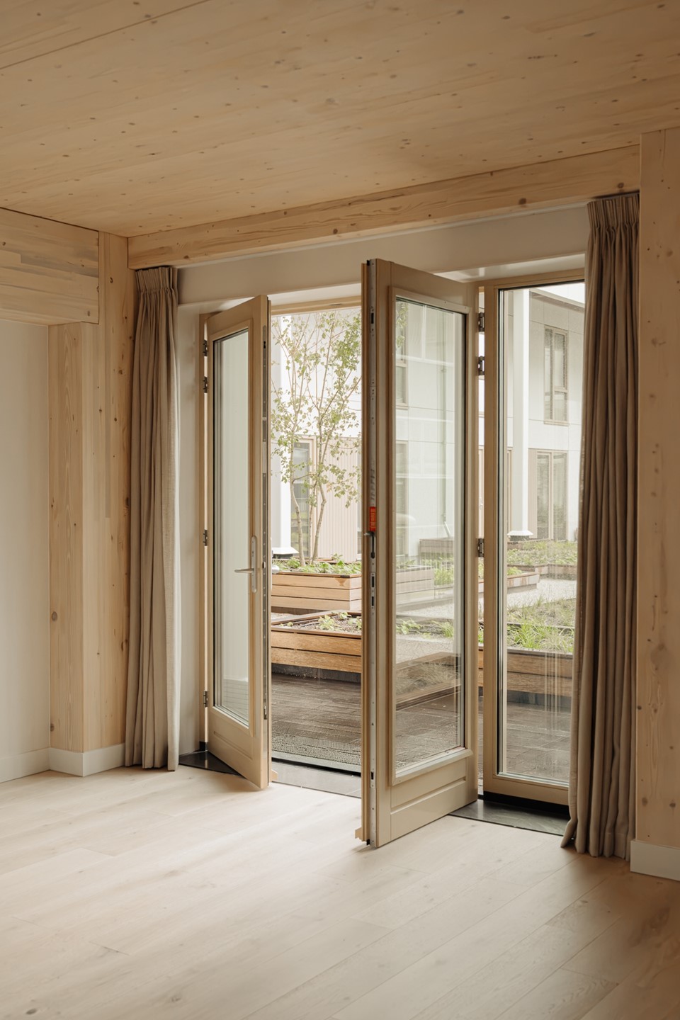 Appartement te huur: Joan Muyskenweg 21B9, Amsterdam