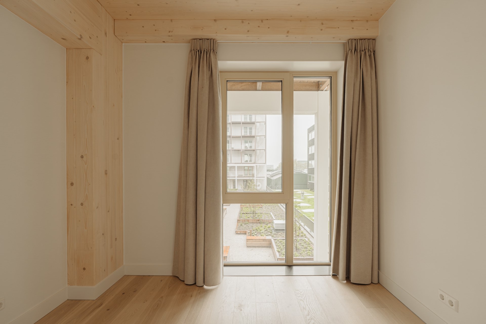 Appartement te huur: Joan Muyskenweg 21B9, Amsterdam