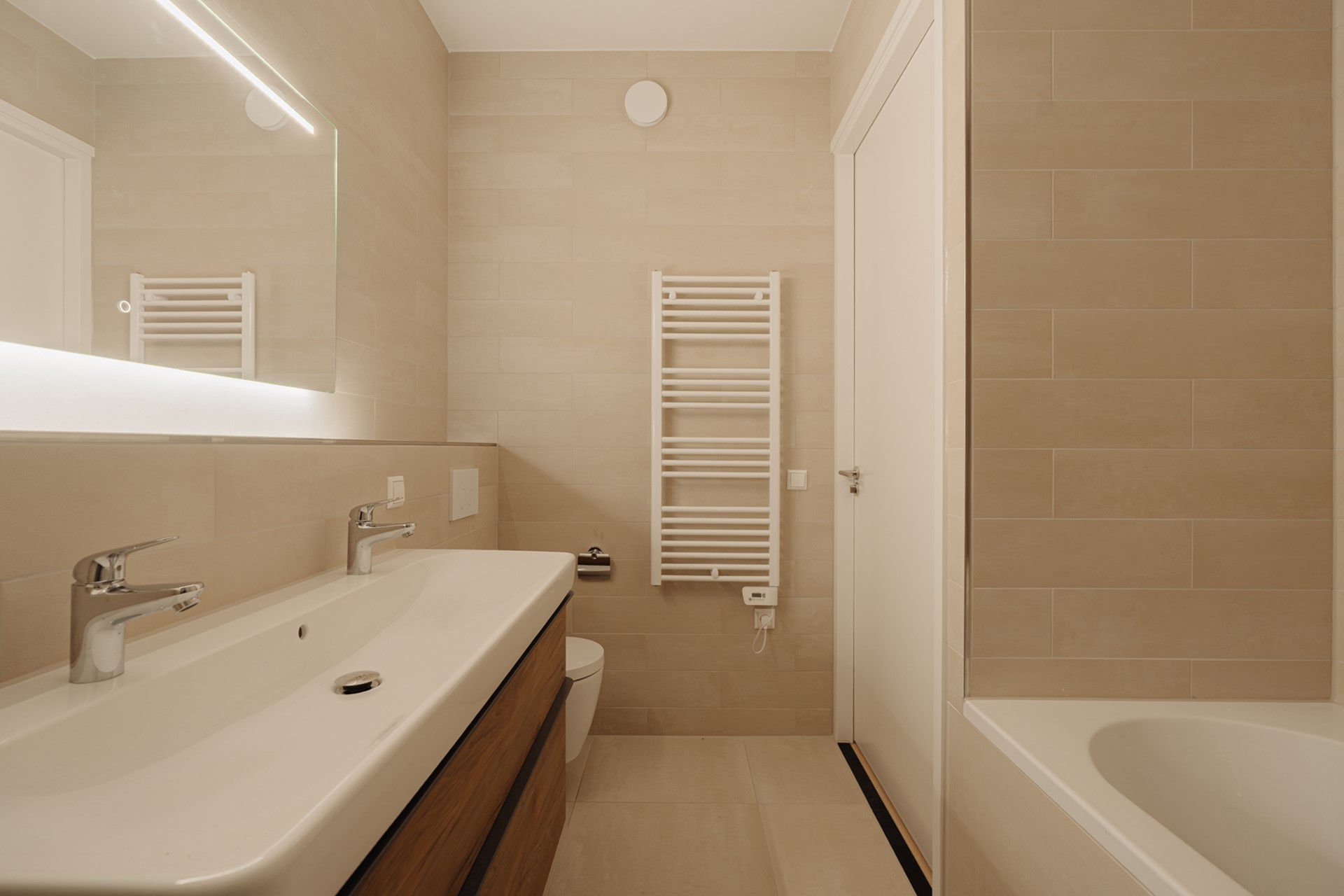 Appartement te huur: Joan Muyskenweg 21B9, Amsterdam
