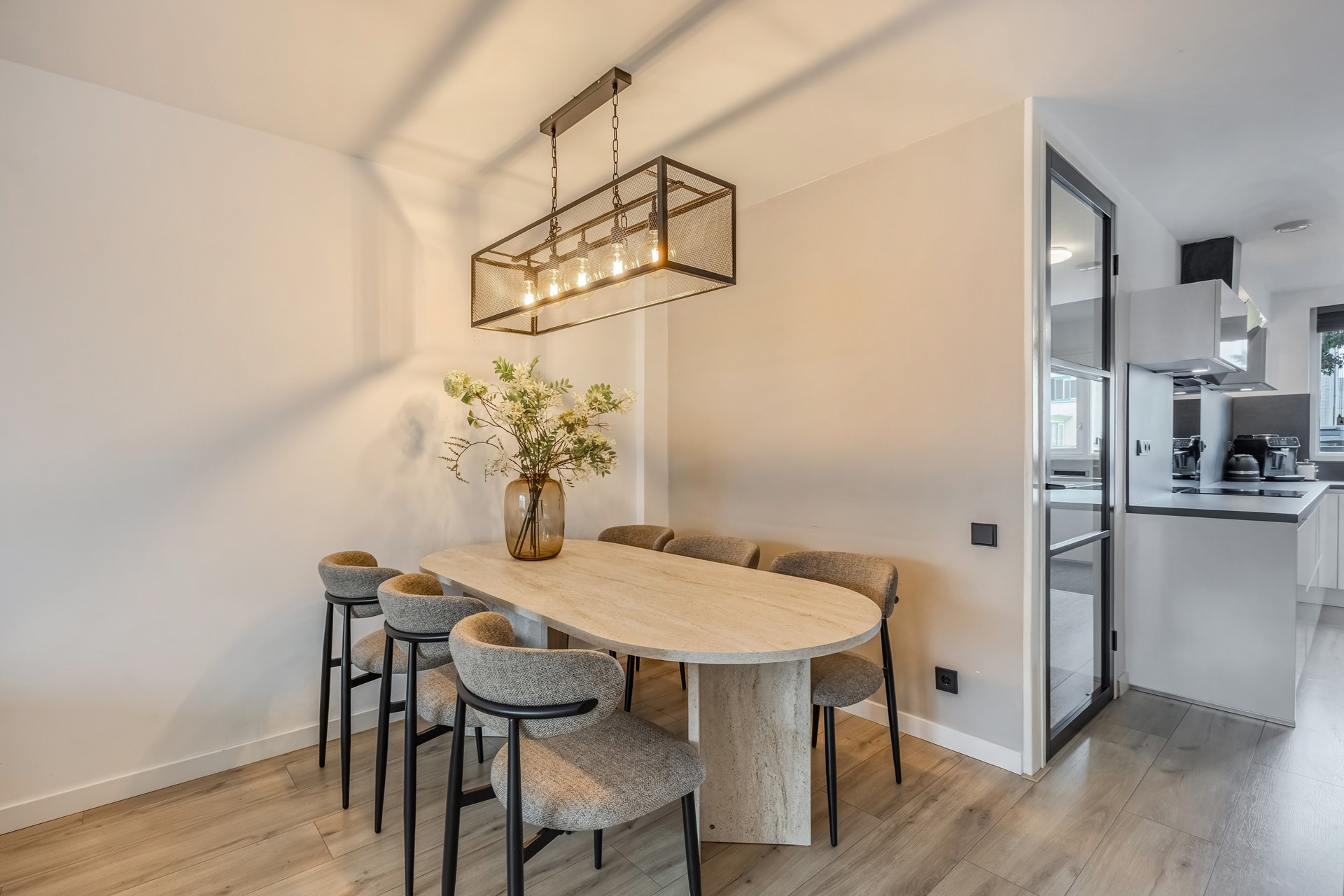 Tussenwoning te koop: Multatuliweg 53, Almere