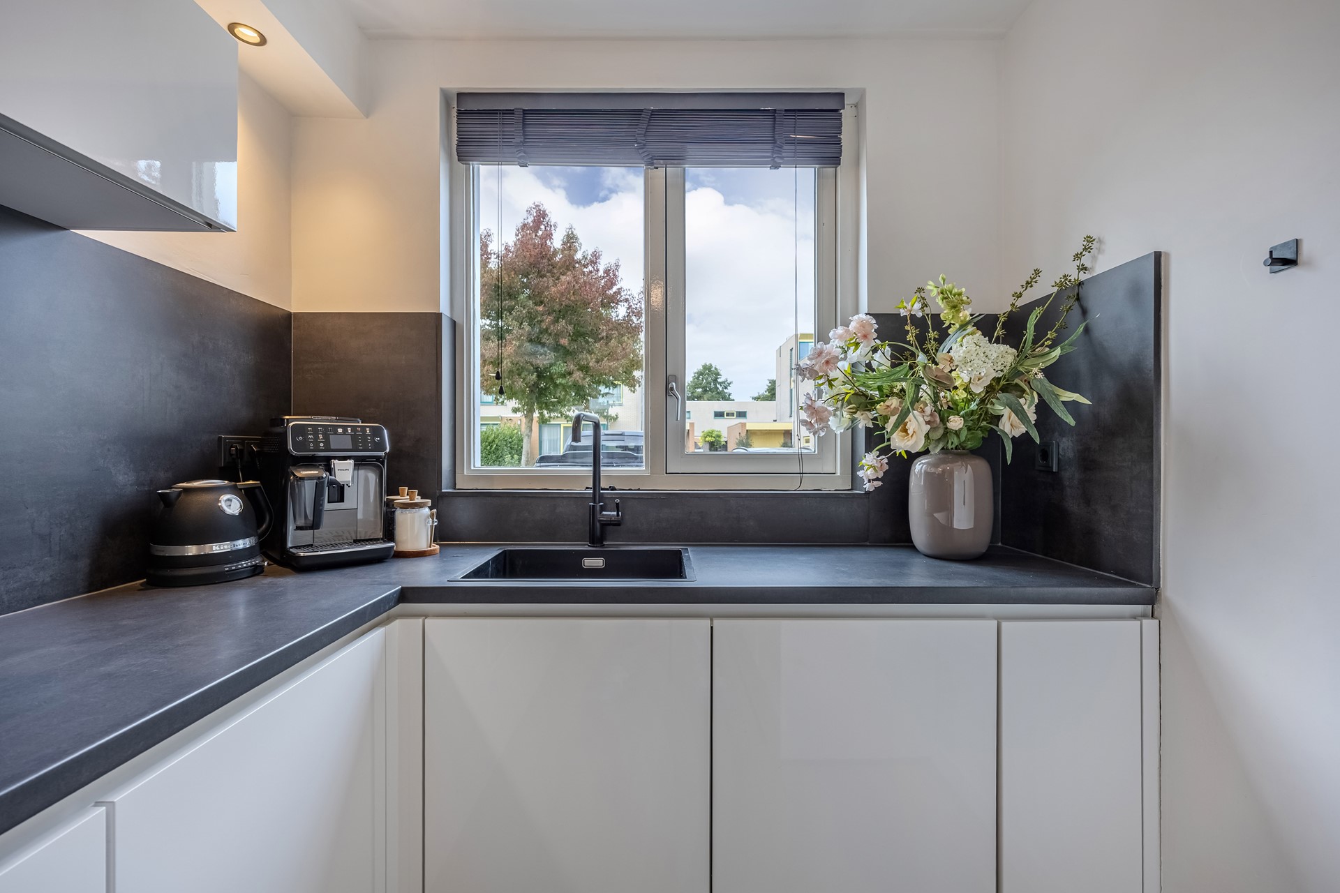 Tussenwoning te koop: Multatuliweg 53, Almere