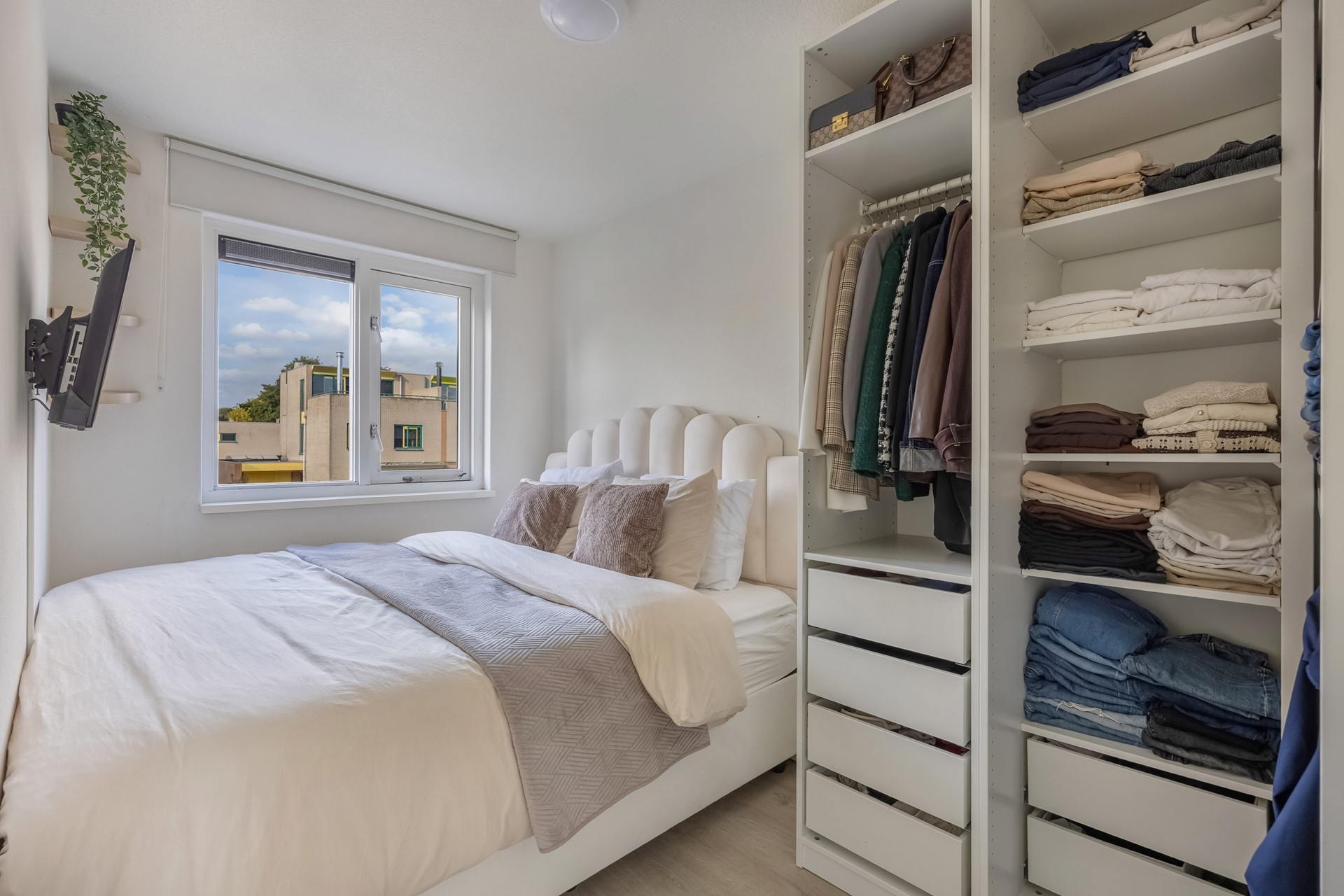 Tussenwoning te koop: Multatuliweg 53, Almere